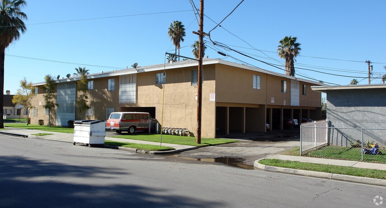 Building Photo - 606 W 16th St