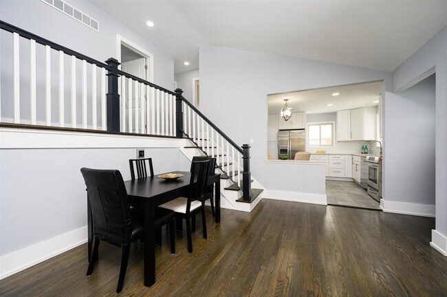 Building Photo - 410 E Atwater Ave