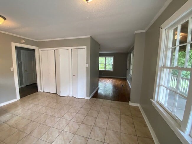 Building Photo - Renovated 3 Bedroom 1 Bath Home for Rent!