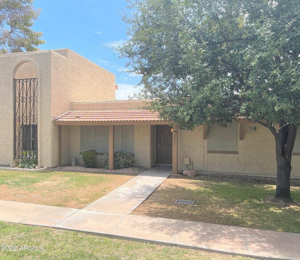 Primary Photo - 2117 E Donner Dr