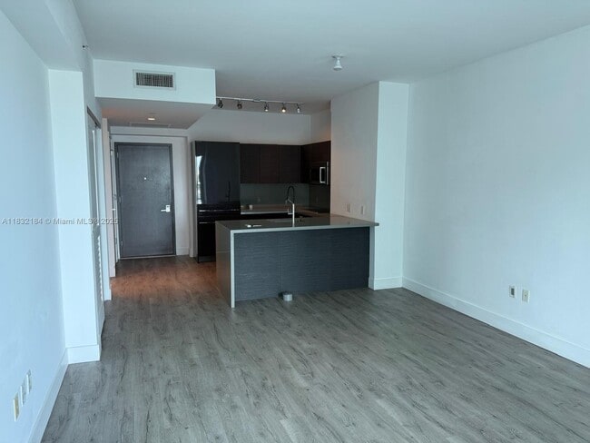 Building Photo - 1080 Brickell Ave