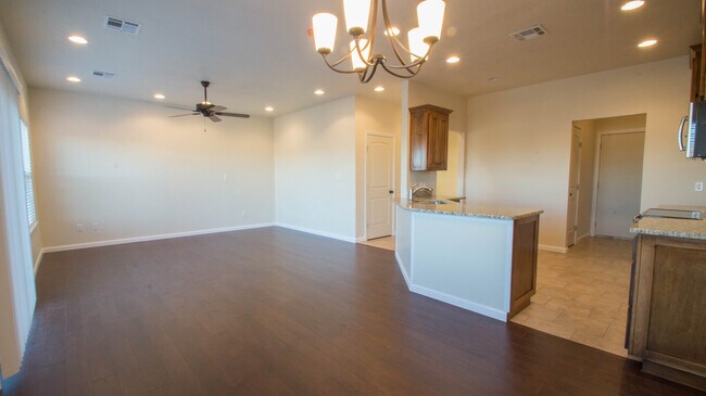 Foto del edificio - 1616 Ginger Ave
