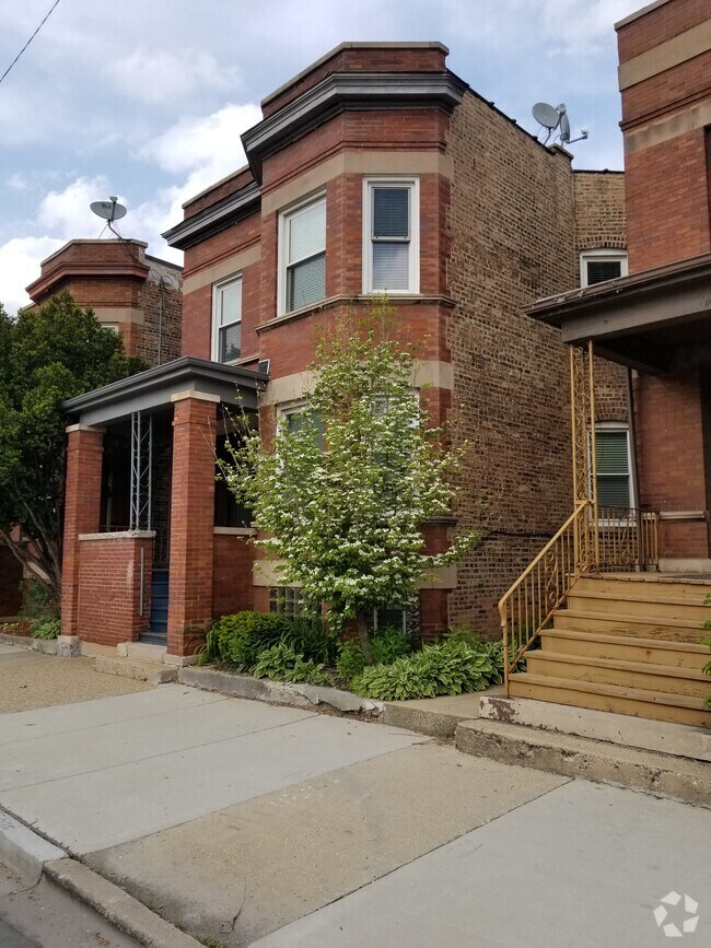Building Photo - 4929 N Western Ave