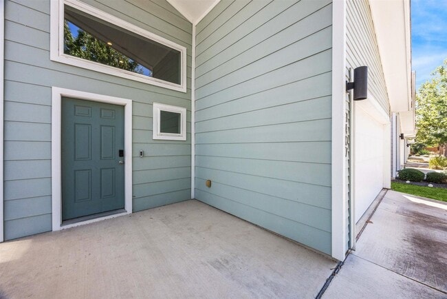 Foto del edificio - Modern 3-Bed, 2.5-Bath Home with Fenced Ya...