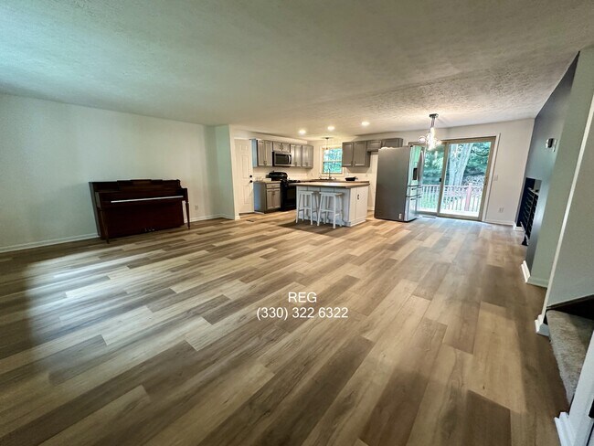 Foto del edificio - 6701 Silver Leaf Ave NW