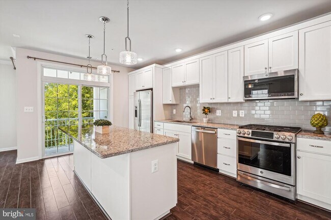 Building Photo - 23265 Milltown Knoll Square
