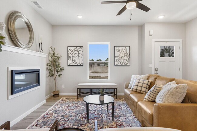 Building Photo - 740 E Forest St