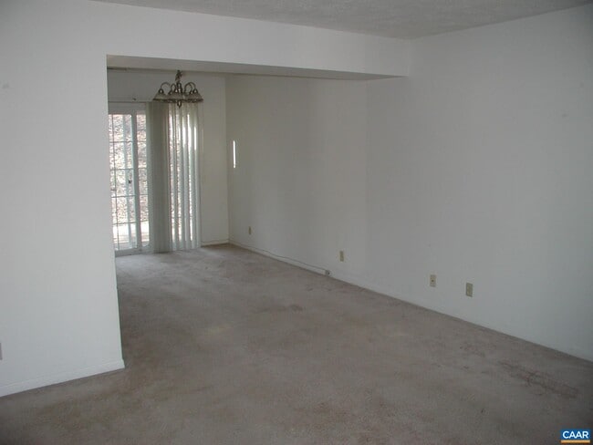Building Photo - 113 Longwood Dr