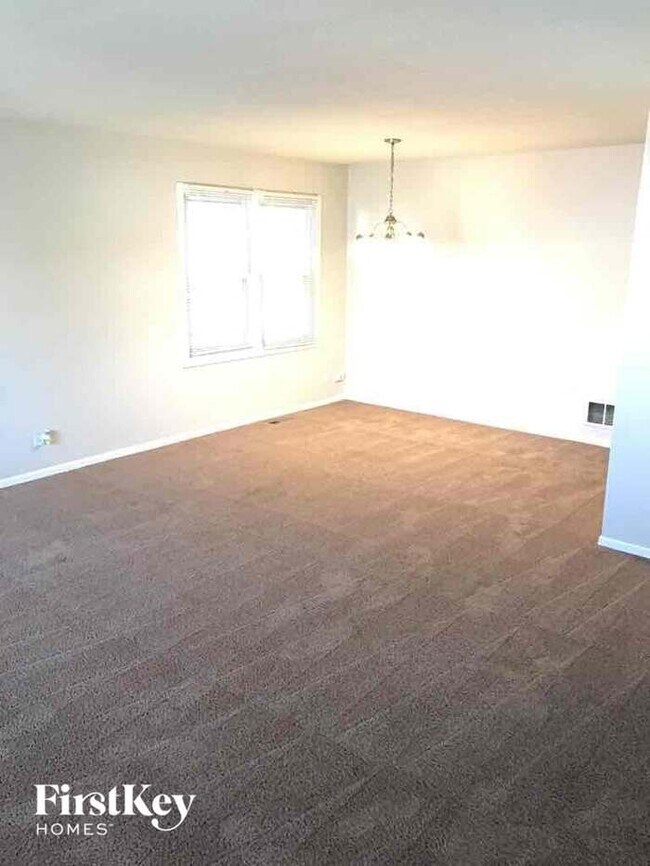 Building Photo - 22450 Franklin Dr