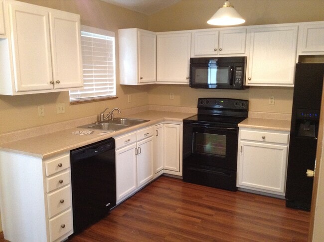 Building Photo - 610 Tupelo Dr