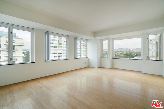 Building Photo - 10520 Wilshire Blvd