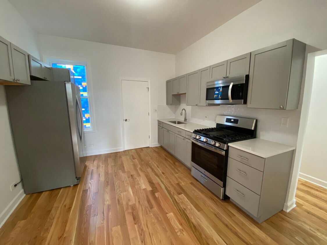 Foto principal - 4759 N Lincoln Ave