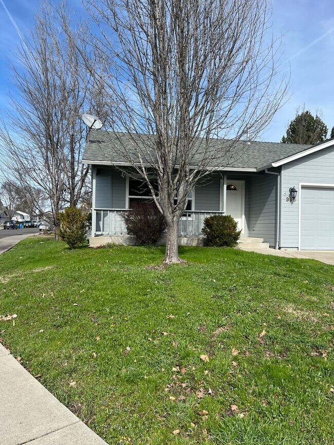 Building Photo - 396-396 Crystal Dr