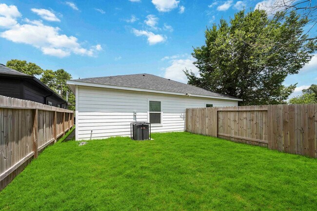 Foto del edificio - 8138 Bassett St