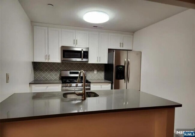 Foto del edificio - 28 Cliff Dr