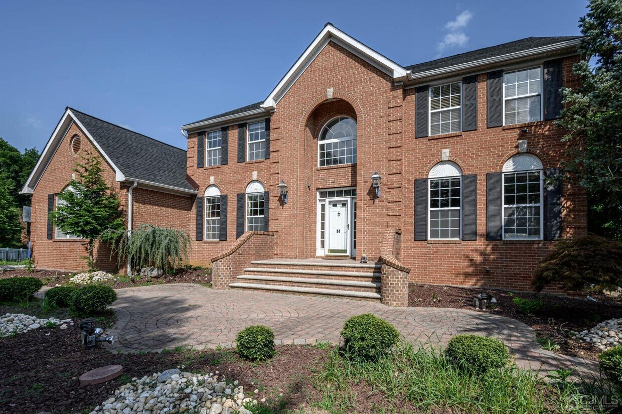Primary Photo - 14 Heathrow Ct
