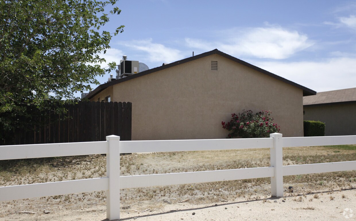 Building Photo - 16303 Enramada Rd