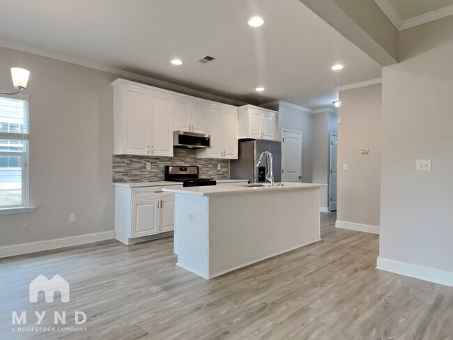 Building Photo - 2307 Shady Dr