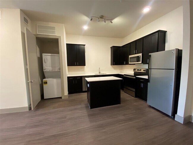 Building Photo - 4509 Mt Vernon St