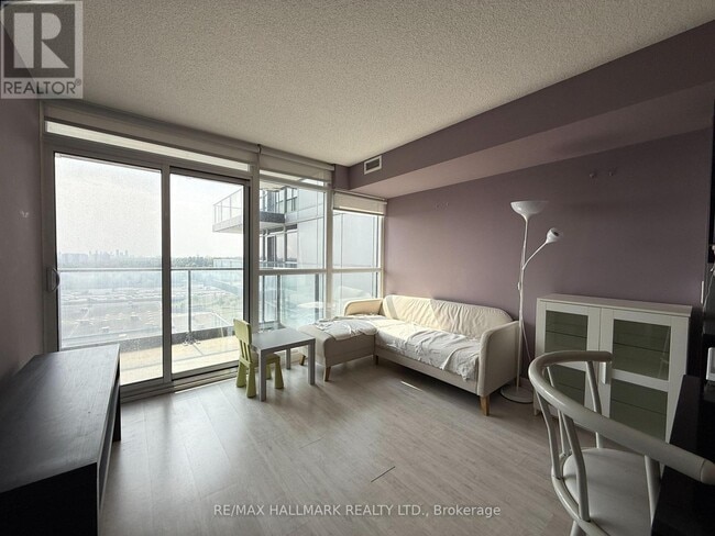 Building Photo - 19-1719 Singer Ct