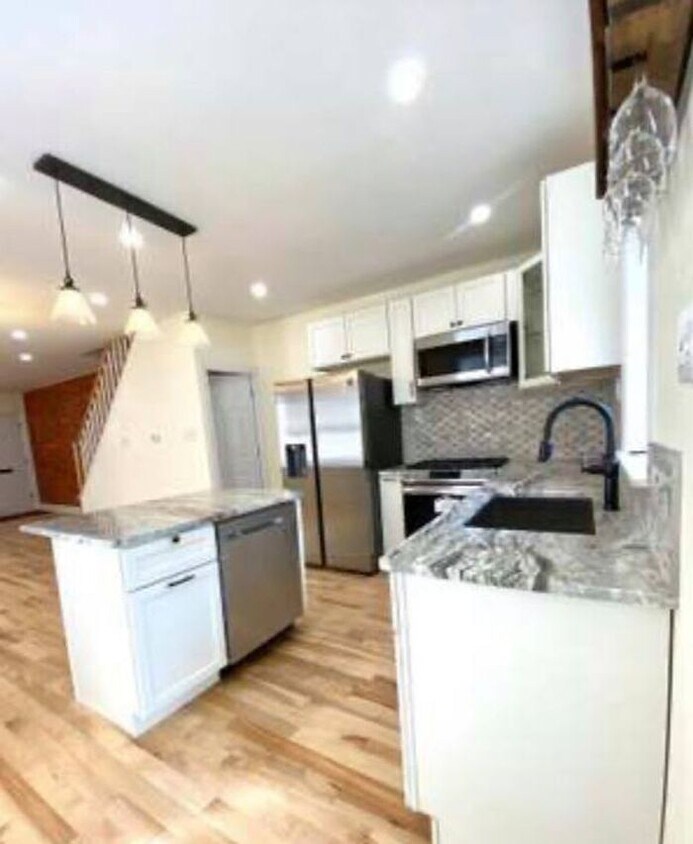 Foto principal - 3 Bedroom Single family Home for Rent - 19139