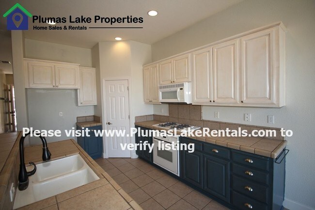 Foto del edificio - 4 Bed 2 Bath 3 Car SOLAR Home