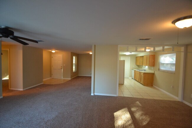 Building Photo - 1631 Seneca Ave