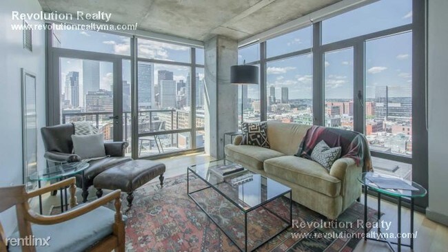 Building Photo - 323 A St