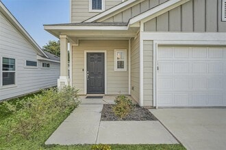 Building Photo - 105 Appleberry Ln