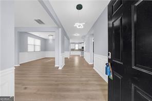 Building Photo - 5435 Mirror Lake Dr