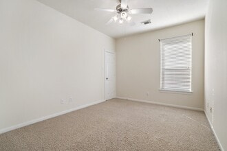 Building Photo - 24915 Pikecrest Dr