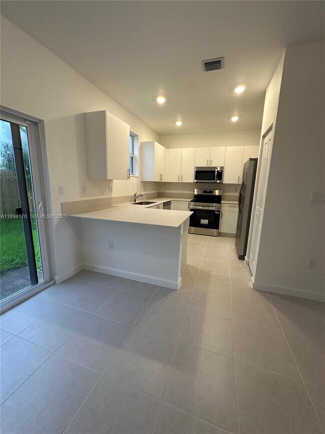 Foto del edificio - 2534 SE 27th Dr