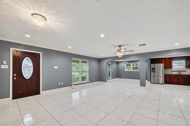 Foto del edificio - 4901 Burning Tree Dr