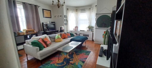 living room furnished - 1720 Memorial Ave