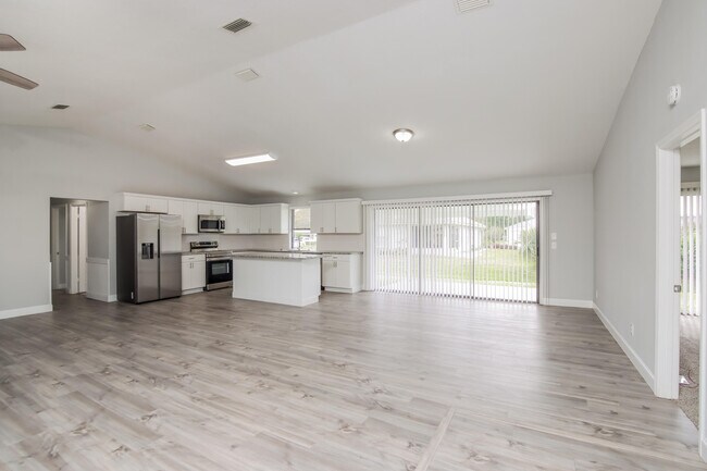 Building Photo - 1855 5th Pl