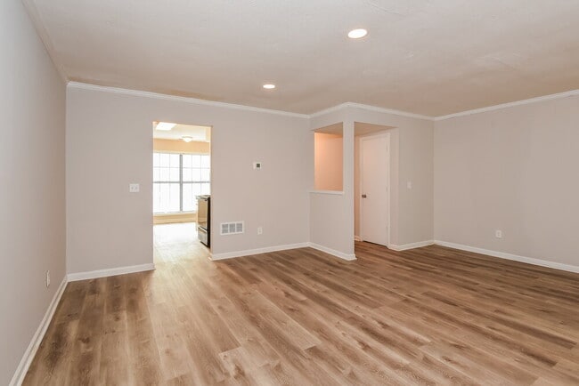 Building Photo - 372 Hamilton Trce