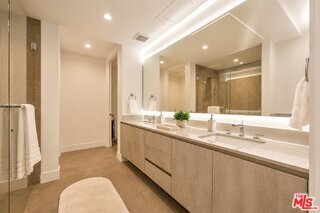Foto del edificio - 728 N Sweetzer Ave