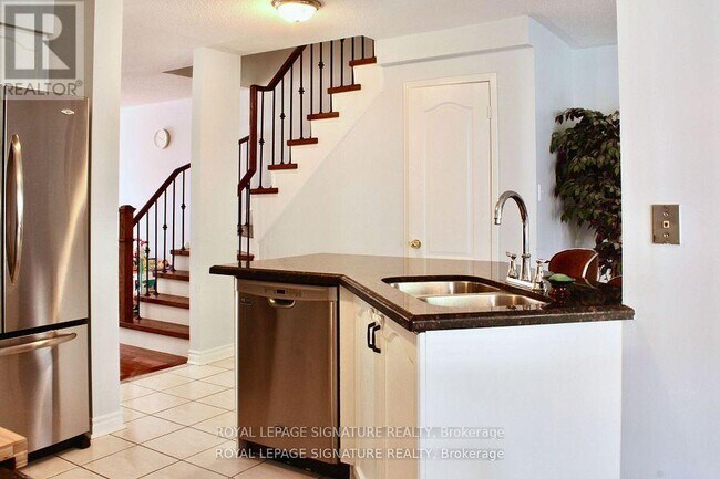 Building Photo - 1591 S Parade Ct