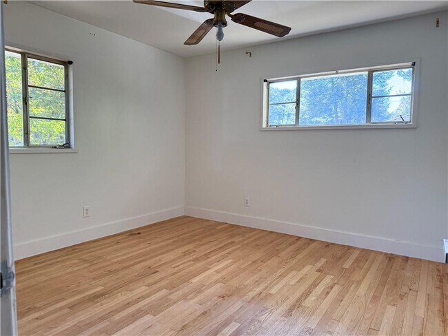 Foto del edificio - 2581 Farley St