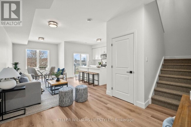 Building Photo - 470-470 Darcy Dr
