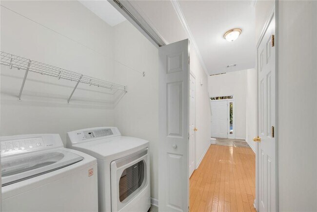 Foto del edificio - 4188 Rogers Creek Ct