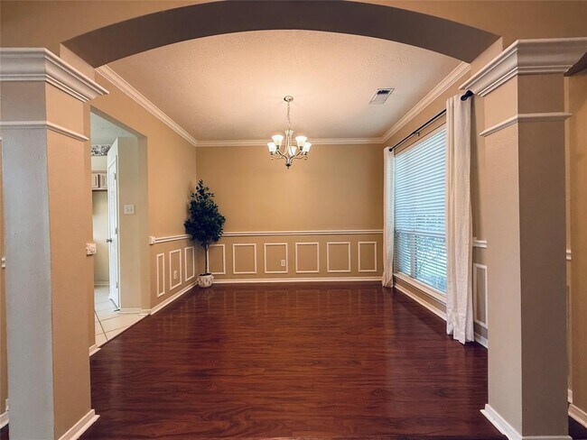 Building Photo - 2110 Winding Springs Dr