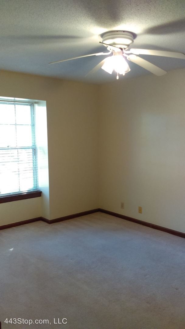 Foto del edificio - 2905-2917 Rollins Rd