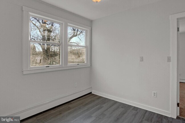 Building Photo - 301 Hanover St