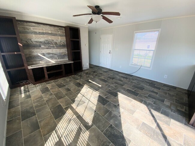 Foto del edificio - Bright & Spacious 3-Bed, 2-Bath Mobile Hom...