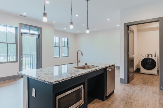 Foto del edificio - Be the first to Live in the Washington Square Apartments! *MOVE IN SPECIAL*