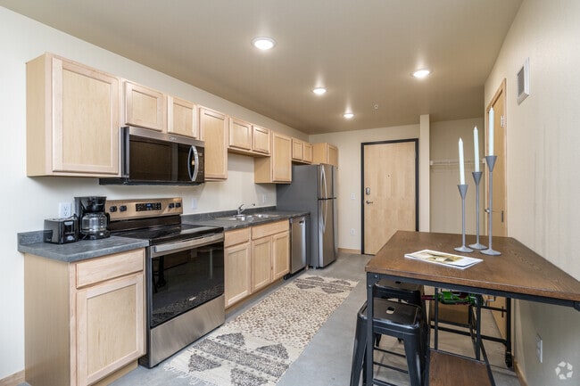 Studio - 522SF - Kitchen - 650 Apartments