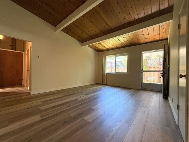 Foto del edificio - Spacious 1-Bedroom Apartment Available now