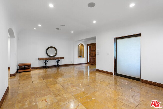 Foto del edificio - 14710 Greenleaf St