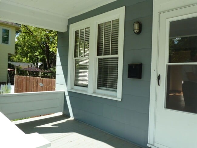 Building Photo - Bright 3BR Unit + Off-Street Parking + Balcony Near Capital University